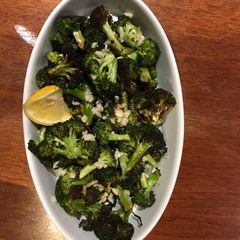 A picture of Roasted broccoli with garlic and lemon.