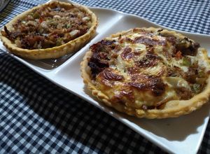 Una foto de Mini - Tartas de atún y tomates deshidratados