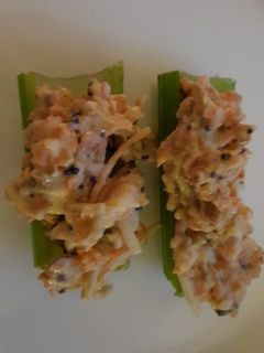 Una foto de Barquitas de ensaladilla de marisco