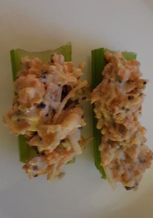 Una foto de Barquitas de ensaladilla de marisco
