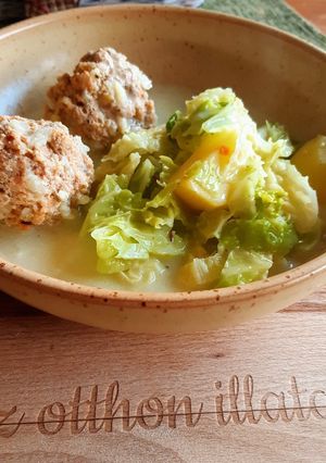 Kelkáposztafőzelék húsgombóccal recept fotója
