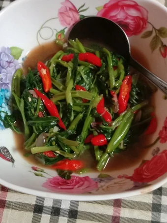Cara Gampang Membikin Resep Tumis kangkung saos tiram yang Lezat Sekali Anti Ribet, Uenak Banget