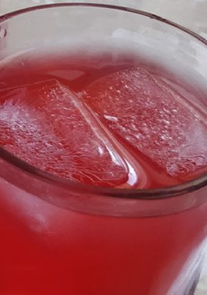 ગુલાબ શરબત(Rose Sharbat recipe in Gujrati) રેસીપી મુખ્ય ફોટો