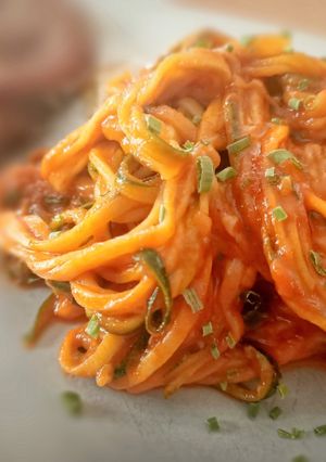 Une photo de Spaghettis de courgettes à la tomate au Cook Expert