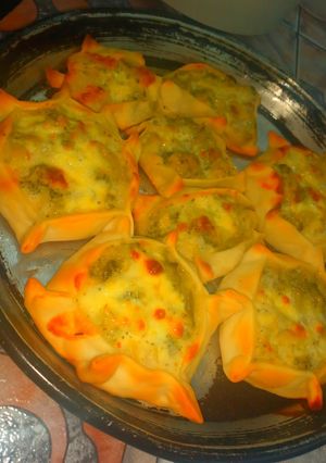 Una foto de Canastitas de brócoli y salsa blanca 🤪