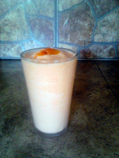 A picture of papaya smoothie.
