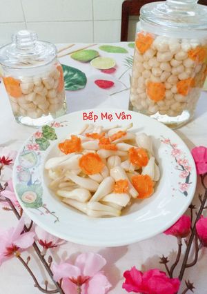 Hình của món Củ kiệu ngâm chua ngọt.