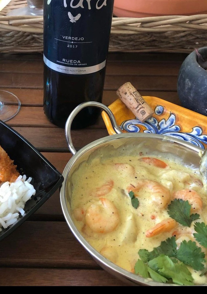 Una foto de Gambas con curry de coco