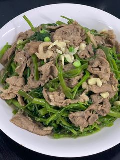Hình của món Rau muống xào thịt bò 🥩.