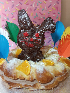 Una foto de Mona de Pascua rellena de trufa