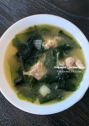 A picture of Seaweed Chicken Soup.