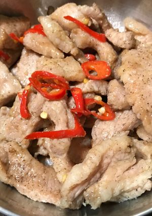 辣炒黑白胡椒松阪豬 的食譜成品照片