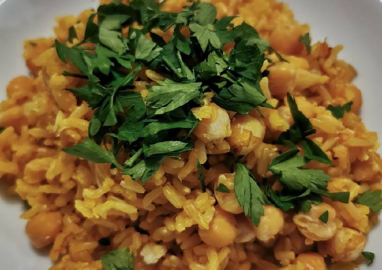Arroz amarillo con garbanzos