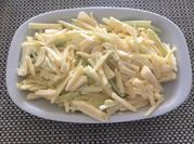 Una foto de ensalada waldorf