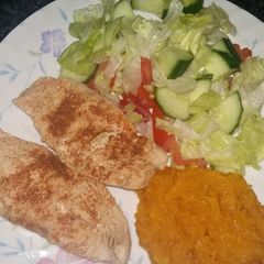 A picture of Chicken, pumpkin and salad.