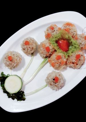 รูปของ ข้าวเหนียวมีทบอล sticky rice meatballs (meatballs with sticky rice)
