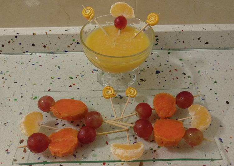 Smoothie de mandarinas con piruletas de boniato y uvas