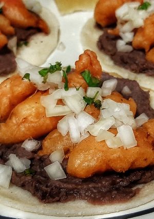 Foto principal de Tacos de langostinos en tempura de cerveza
