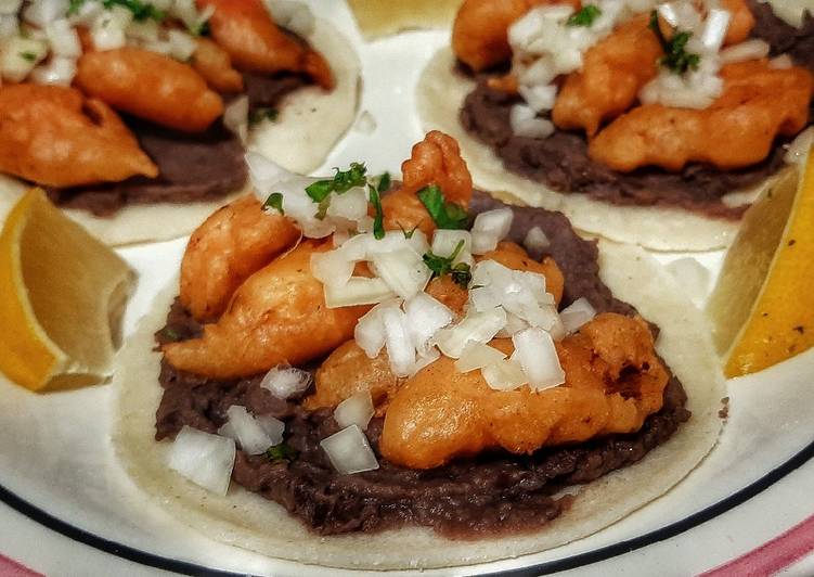 Tacos de langostinos en tempura de cerveza