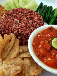 Foto resep Sego tempong/tempong nasi merah, menu makan siang