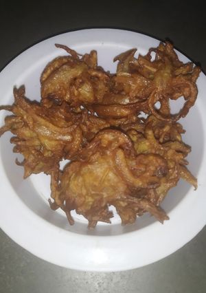 A picture of Onion Pakoda.