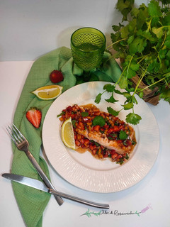 Foto de Salmão com Pico de Gallo de Morango