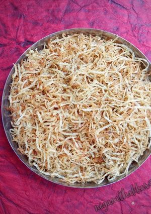 આલુ ખમણની સેવ (Aloo Sev Recipe in Gujarati) રેસીપી મુખ્ય ફોટો