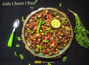 A picture of Kala Chana Chaat (Brown Chickpeas Chaat).