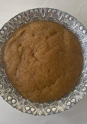 A picture of Kada prashad (wholewheat flour halwa).