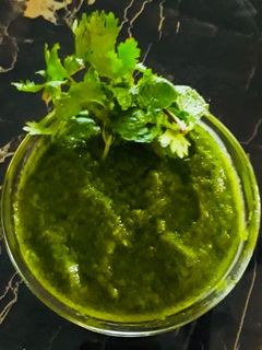 धनिया पुदीना चटनी (Dhaniya pudina chutney recipe in hindi) रेसिपी मुख्य फोटो