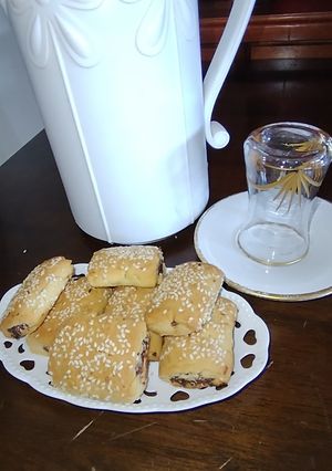 صورة لوصفة بسكويت بالتمر و الجلجلان 😋