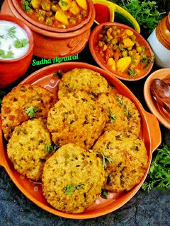 बाज़रा मेथी की ढेबरा पूड़ी (Bajra Methi ki Dhebra Poori recipe in Hindi) रेसिपी मुख्य फोटो