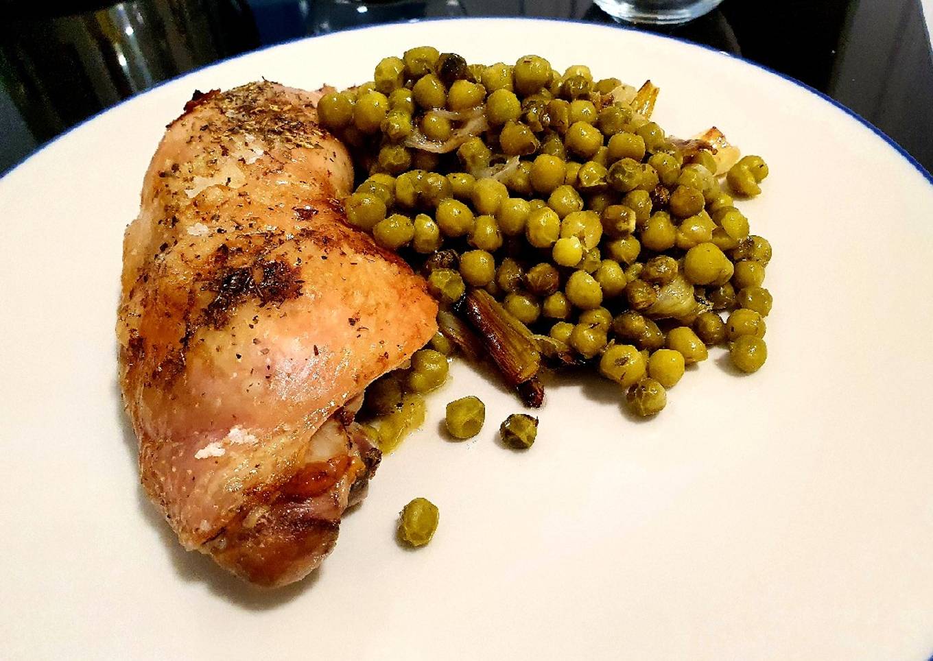 Pollo al horno con guisantes congelados, fácil y sorprendente 😀