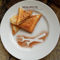 Bread apple pie A picture of Bread apple pie.