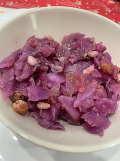 Una foto de Lombarda con pasas y piñones