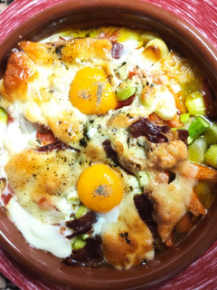 Una foto de Huevos al horno con verduras