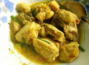 Hình của món Gà kho nghệ.