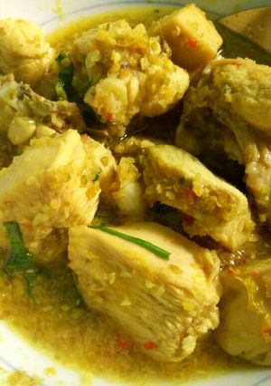 Hình của món Gà kho nghệ.
