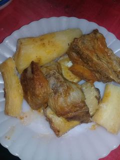Una foto de Asado a la olla con mandioca