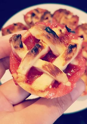 Une photo de Tartelettes sablées aux prunes rouges