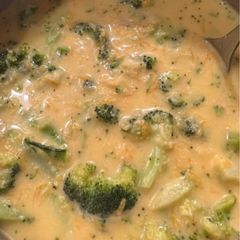 A picture of Broccoli and cheddar soup 🍲 🥦🧀.