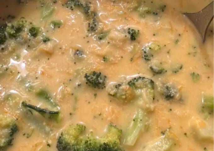 Broccoli and cheddar soup 🍲 🥦🧀