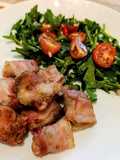 Baconbe göngyölt gomba air fryerben salátával