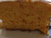 Una foto de budín de zanahoria húmedo