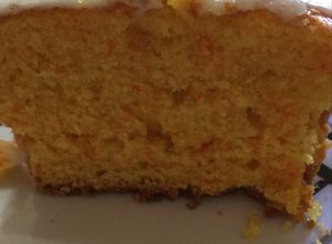 Una foto de Budín húmedo de naranja y zanahoria