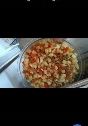 Una foto de Clasicaa ensalada rusa para asados argentinos