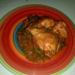 A picture of Crunchy chicken in green pepper sauce.