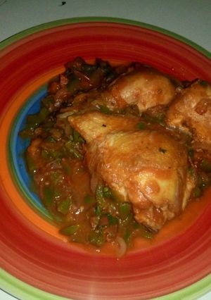 A picture of Crunchy chicken in green pepper sauce.