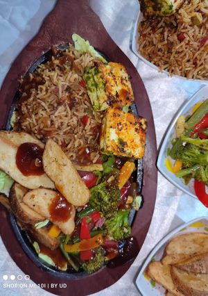 સિઝલર (Sizzler Recipe In Gujarati) રેસીપી મુખ્ય ફોટો