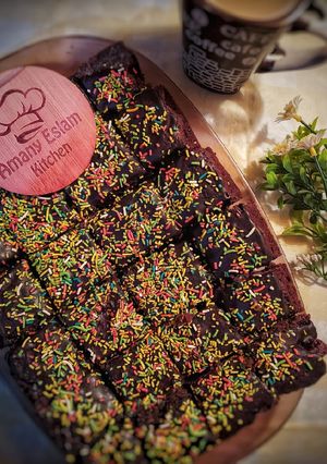 صورة لوصفة كيكة شوكولاتة بالجناش 🍫🎉
